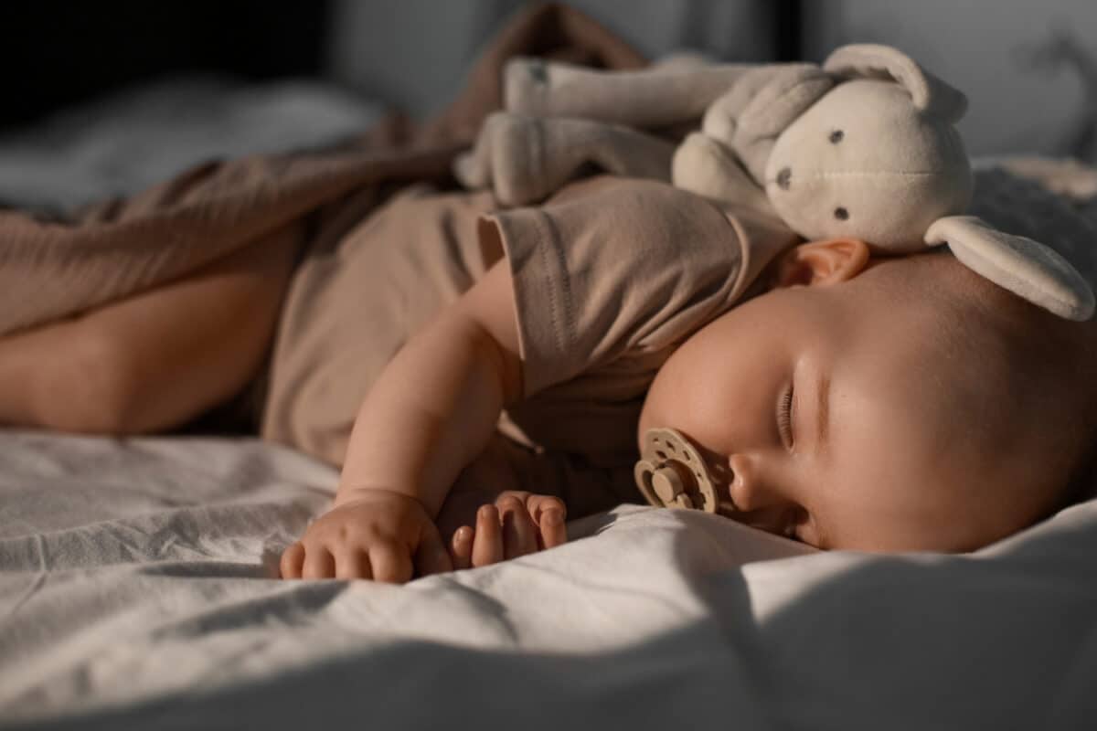 La veilleuse doit, si nécessaire, pouvoir accompagner bébé tout au long de sa nuit